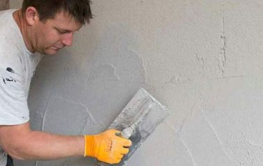 Штукатурка vs гипсокартон: что выбрать для кривых стен